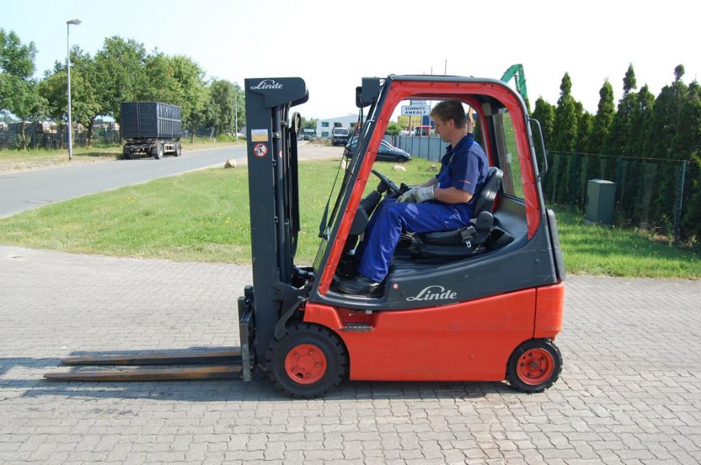 Linde E20/02 Electric 4-wheel forklift www.hinrichs-forklifts.com