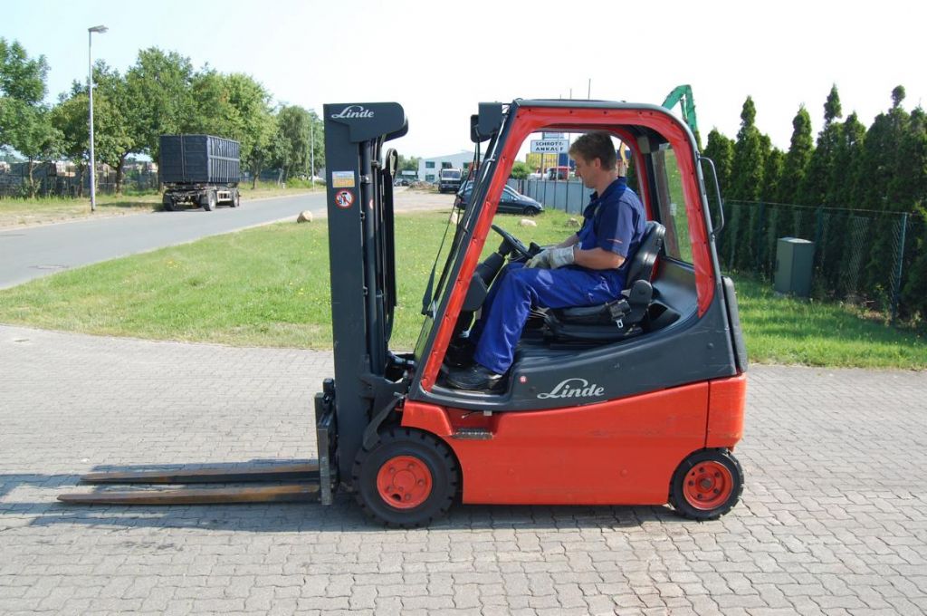 Electric forklifts-Linde-E20/02