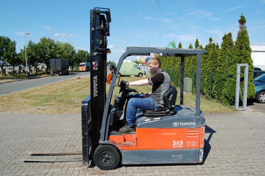 Toyota 7FBEF18 Электро 3 колесный Погрузчики www.hinrichs-forklifts.com