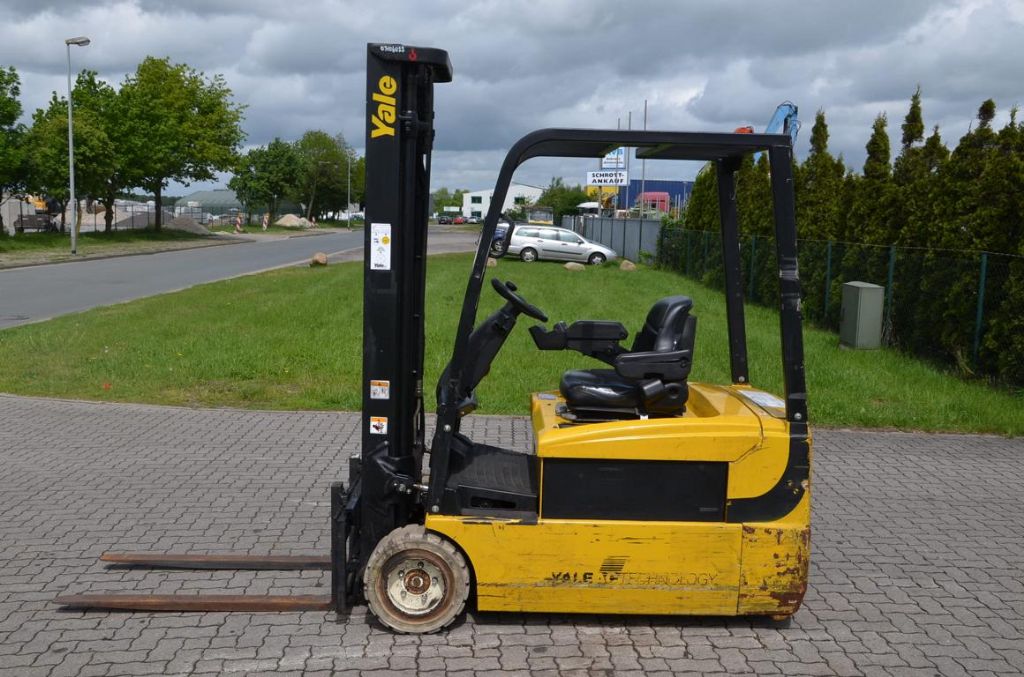 Carrello elevatore Elettrico-Yale-ERP20ATF