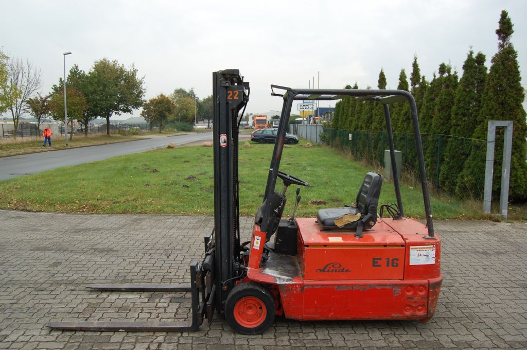 Linde E16S Electric 3-wheel forklift www.hinrichs-forklifts.com