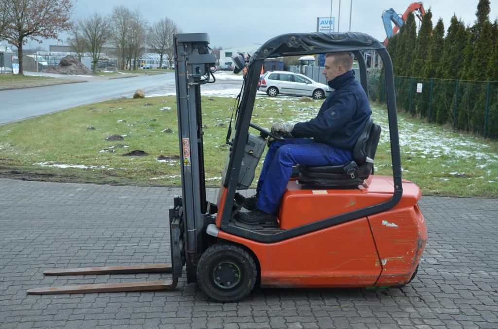 Cesab Blitz 315 Chariot lectrique  3 roues www.hinrichs-forklifts.com