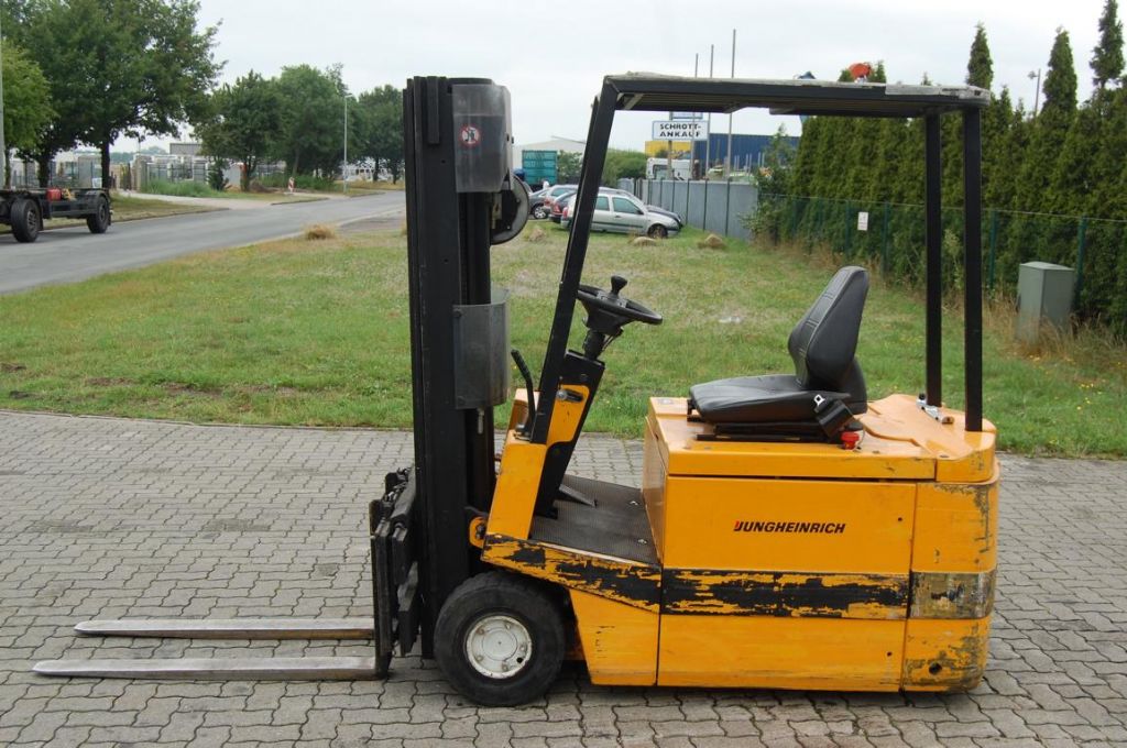 Jungheinrich E4745 Elektro 3 Rad-Stapler www.hinrichs-forklifts.com