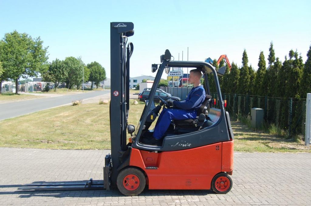 Electric forklifts-Linde-E20/02/600