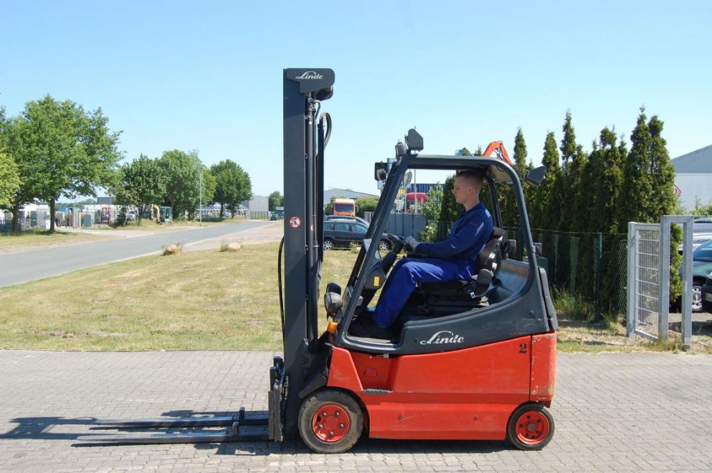 Linde E20/02/600 Electric 4-wheel forklift www.hinrichs-forklifts.com