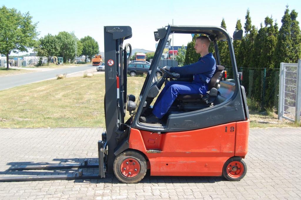 Linde E20/02/600 Electric 4-wheel forklift www.hinrichs-forklifts.com