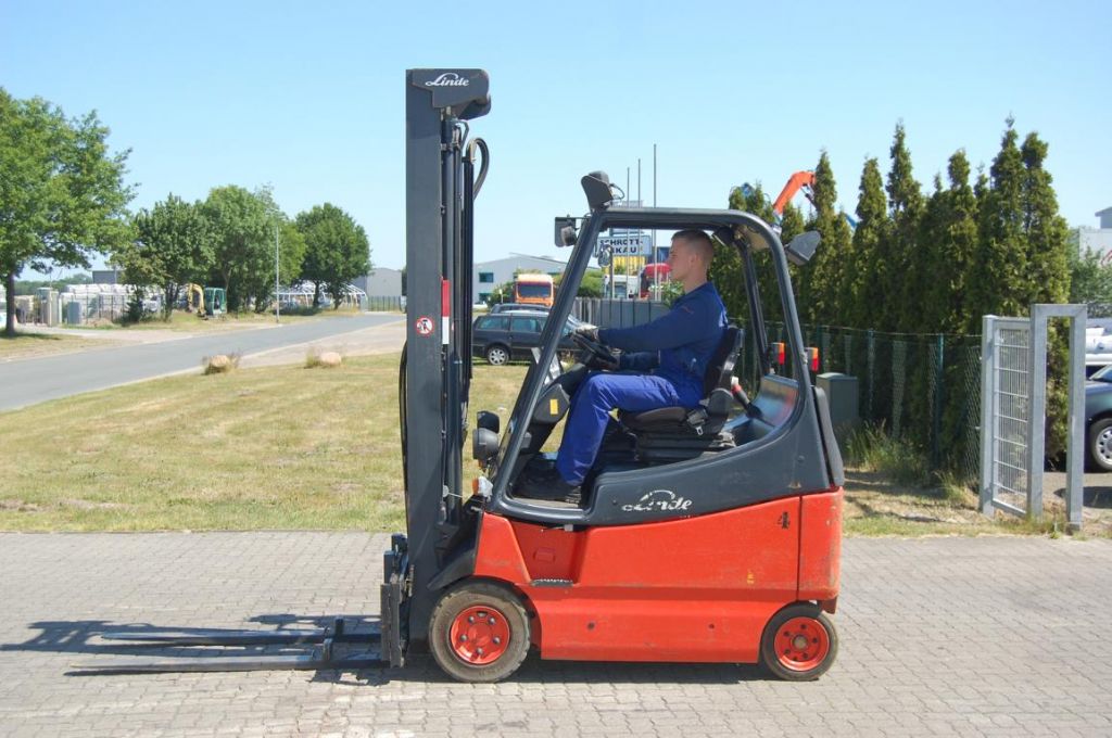 Linde E20/02/600 Electric 4-wheel forklift www.hinrichs-forklifts.com