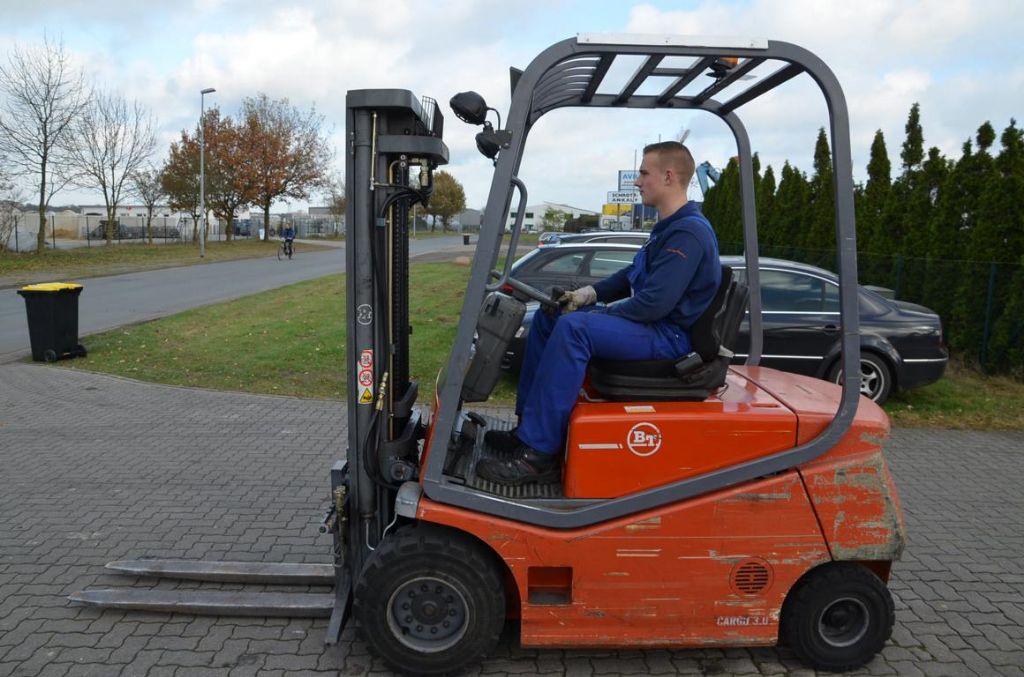 BT CBE3.0 Электро 4 колесный Погрузчики www.hinrichs-forklifts.com