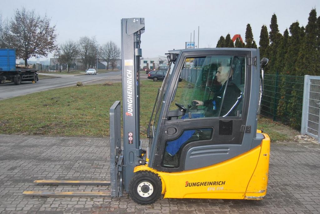 Jungheinrich EFG216 Electric 3-wheel forklift www.hinrichs-forklifts.com