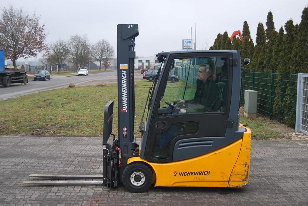 Jungheinrich EFG216 Electric 3-wheel forklift www.hinrichs-forklifts.com