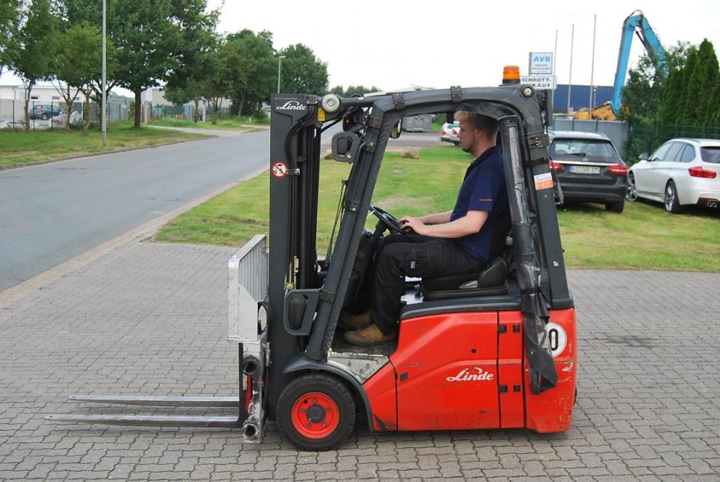Linde E14 Electric 3-wheel forklift www.hinrichs-forklifts.com