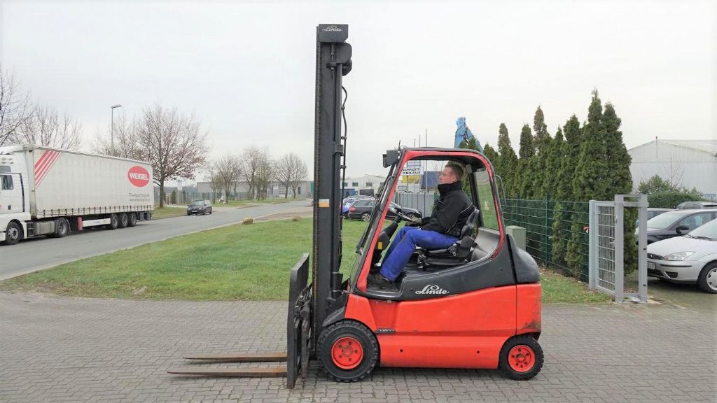 Linde E30-600-02 Electric 4-wheel forklift www.hinrichs-forklifts.com
