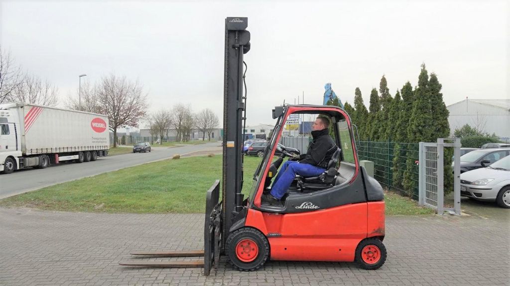 Linde E30-600-02 Elektro 4 Rad-Stapler www.hinrichs-forklifts.com