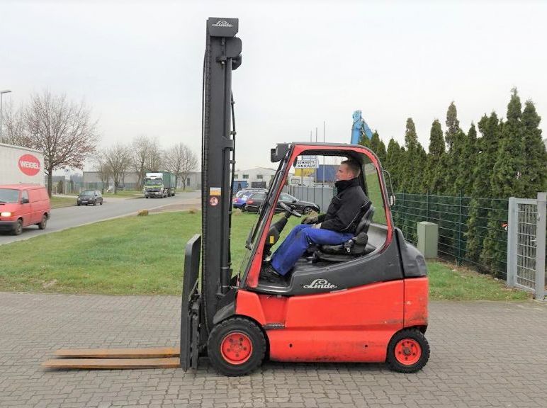 Linde E30-600-02 Electric 4-wheel forklift www.hinrichs-forklifts.com