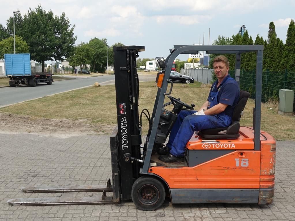 Toyota 5FBE18 Electric 3-wheel forklift www.hinrichs-forklifts.com