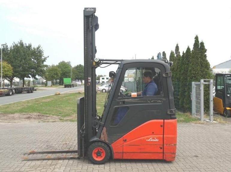 Linde E16H Electric 3-wheel forklift www.hinrichs-forklifts.com