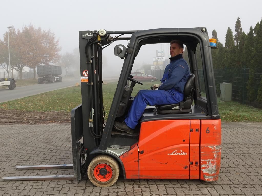 Linde E16H Electric 3-wheel forklift www.hinrichs-forklifts.com
