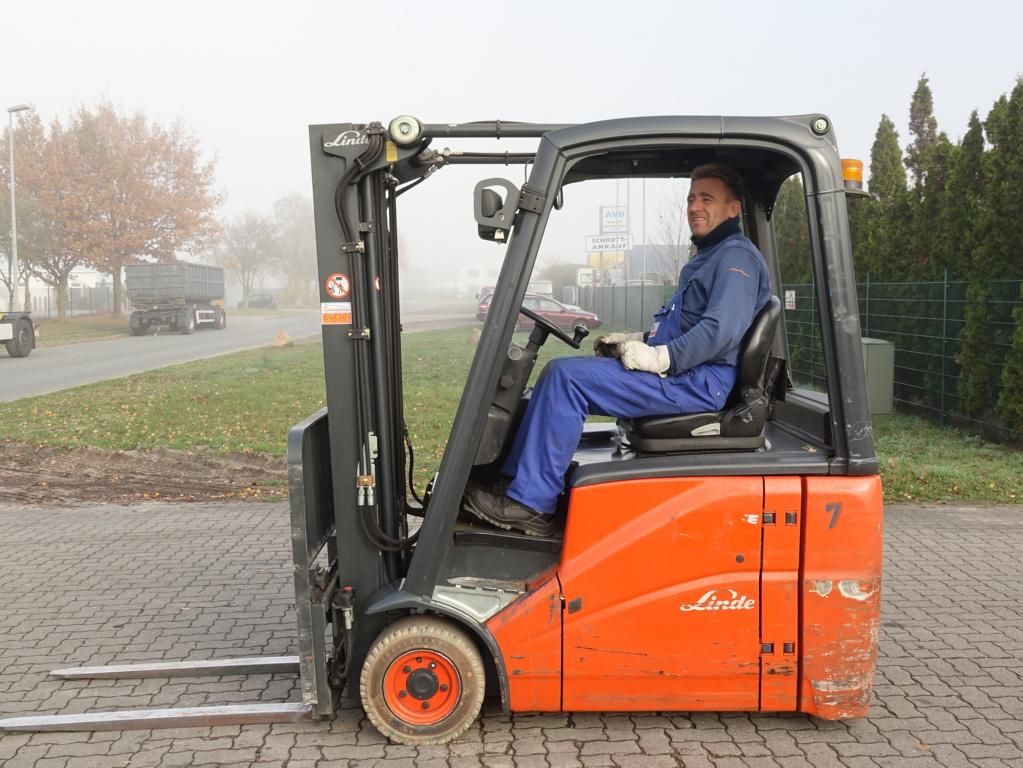 Linde E16H Electric 3-wheel forklift www.hinrichs-forklifts.com