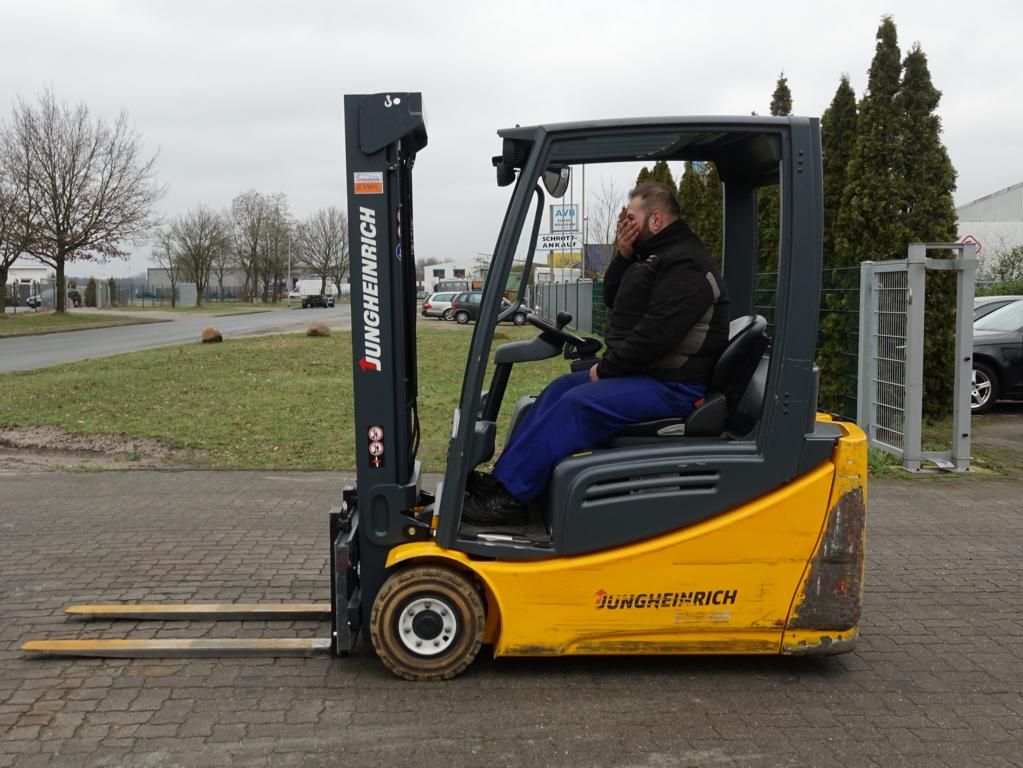 Electric forklifts-Jungheinrich-EFG216