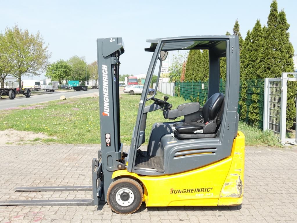 Jungheinrich EFG213 Electric 3-wheel forklift www.hinrichs-forklifts.com
