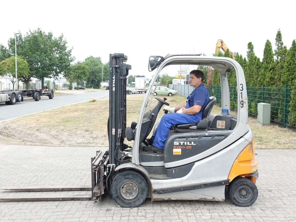 Still RX60-25 Electric 4-wheel forklift www.hinrichs-forklifts.com