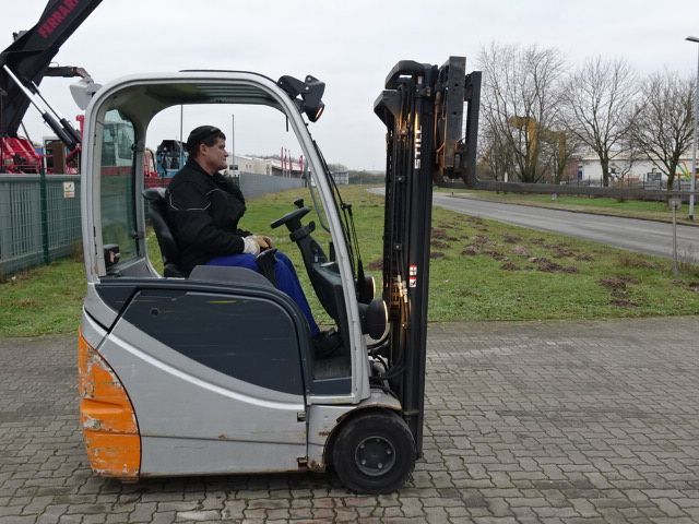Still RX20-16 Electric 3-wheel forklift www.hinrichs-forklifts.com