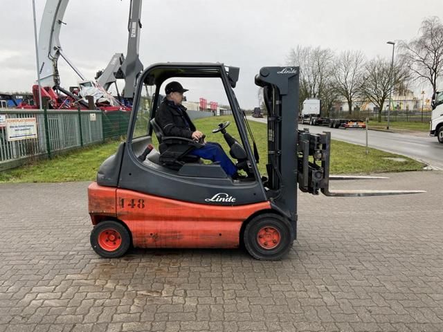 Linde E30-03-600 Electric 4-wheel forklift www.hinrichs-forklifts.com