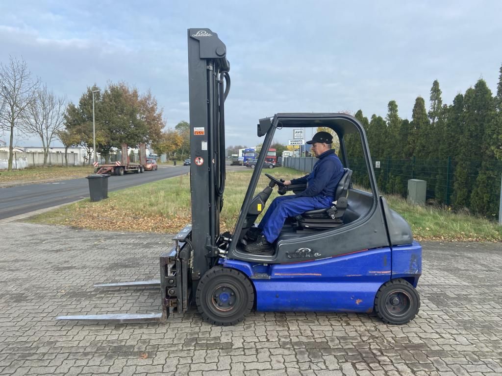 Linde E30-600-03 Electric 4-wheel forklift www.hinrichs-forklifts.com
