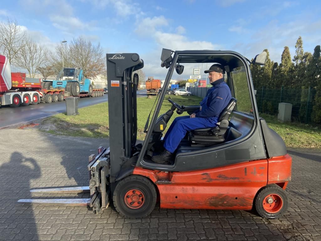 Linde E30-03 Electric 4-wheel forklift www.hinrichs-forklifts.com