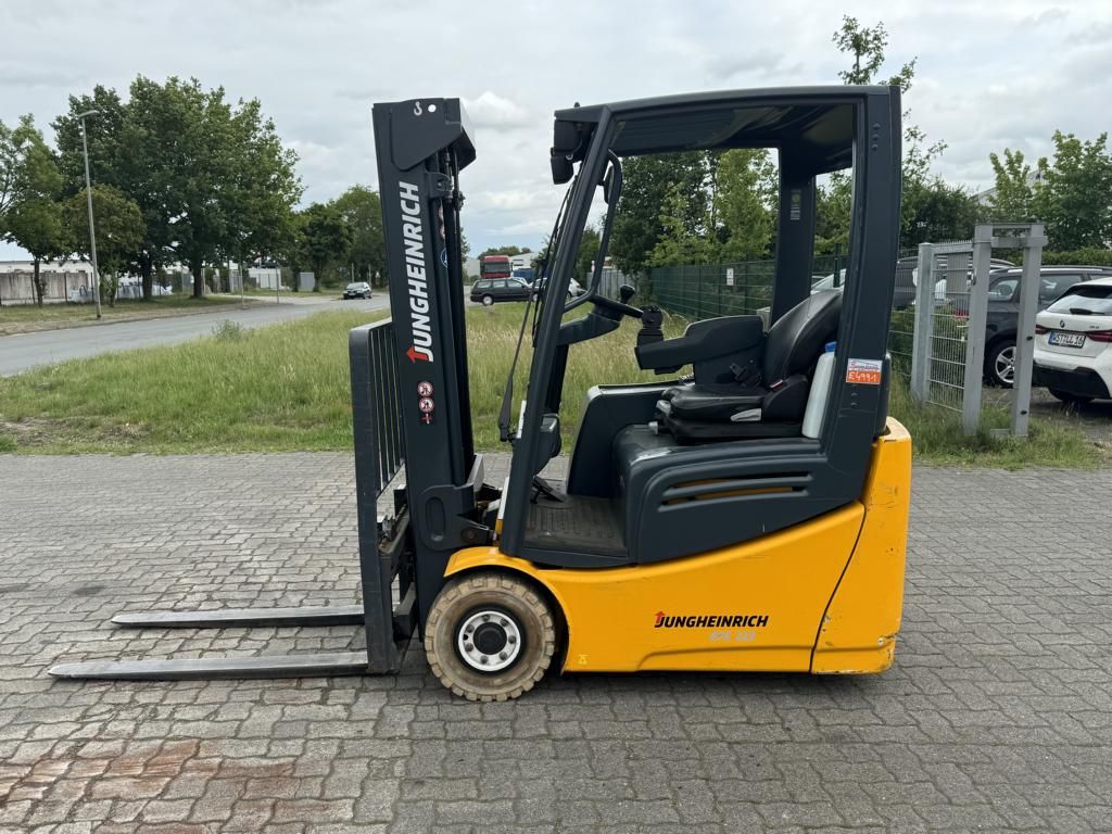 Jungheinrich EFG213 Elektro 3 Rad-Stapler www.hinrichs-forklifts.com