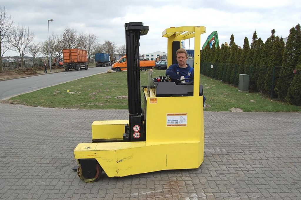 Hyster RM2.0 Chariot latral quadri-directionnel www.hinrichs-forklifts.com