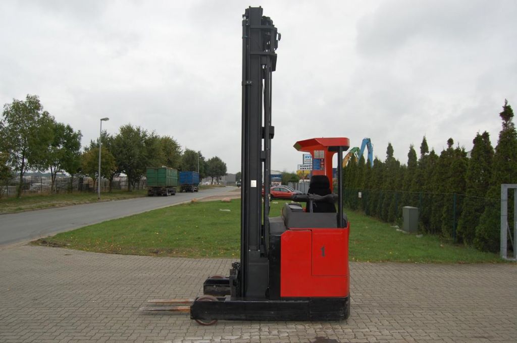 BT RRE8/15 Schubmaststapler www.hinrichs-forklifts.com