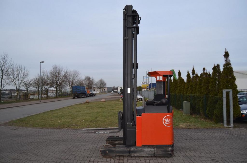 BT RRB8 Schubmaststapler www.hinrichs-forklifts.com