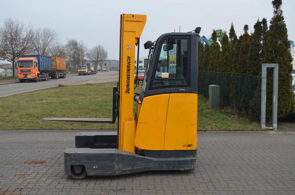 Jungheinrich ETVQ 25 Elevatore 4 vie laterale www.hinrichs-forklifts.com