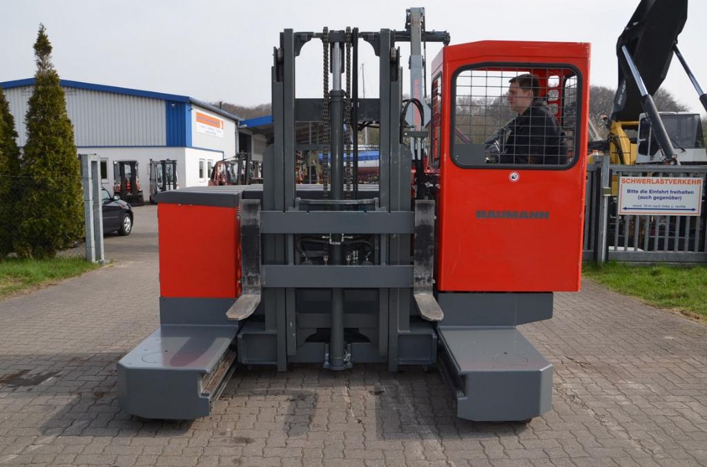 Baumann EVU30-28/08(06)33 Vierwege Seitenstapler www.hinrichs-forklifts.com