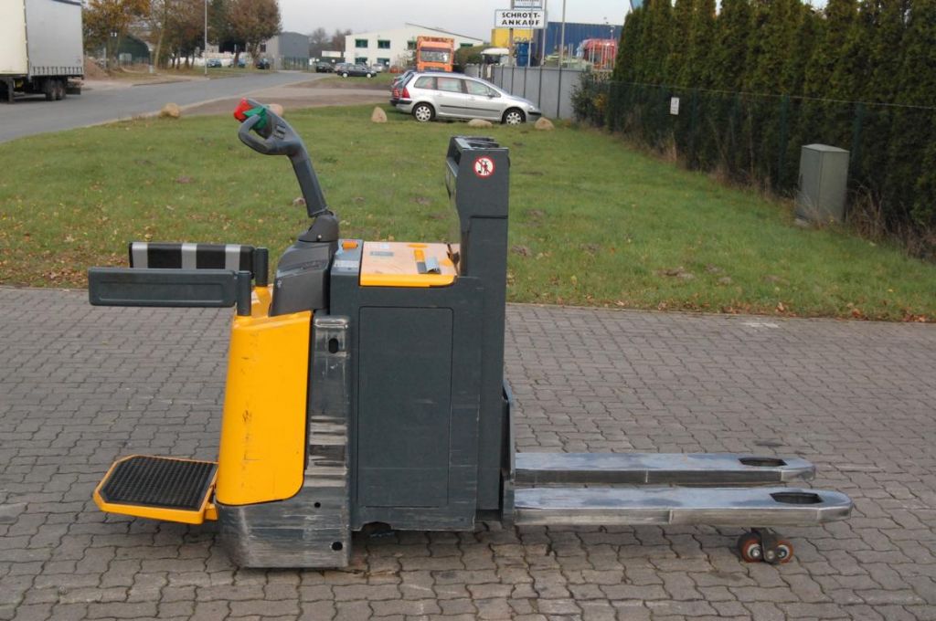 Carrello da magazzino-Jungheinrich-ERD220 / G119-166ZT