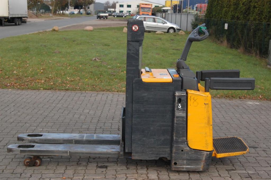 Jungheinrich ERD220 / 119201ZT Apilador elctrico www.hinrichs-forklifts.com