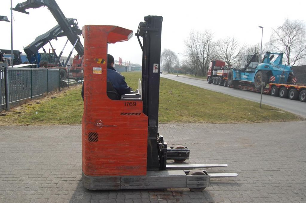 BT RRB1/15 Штабелeр-ричтрак www.hinrichs-forklifts.com