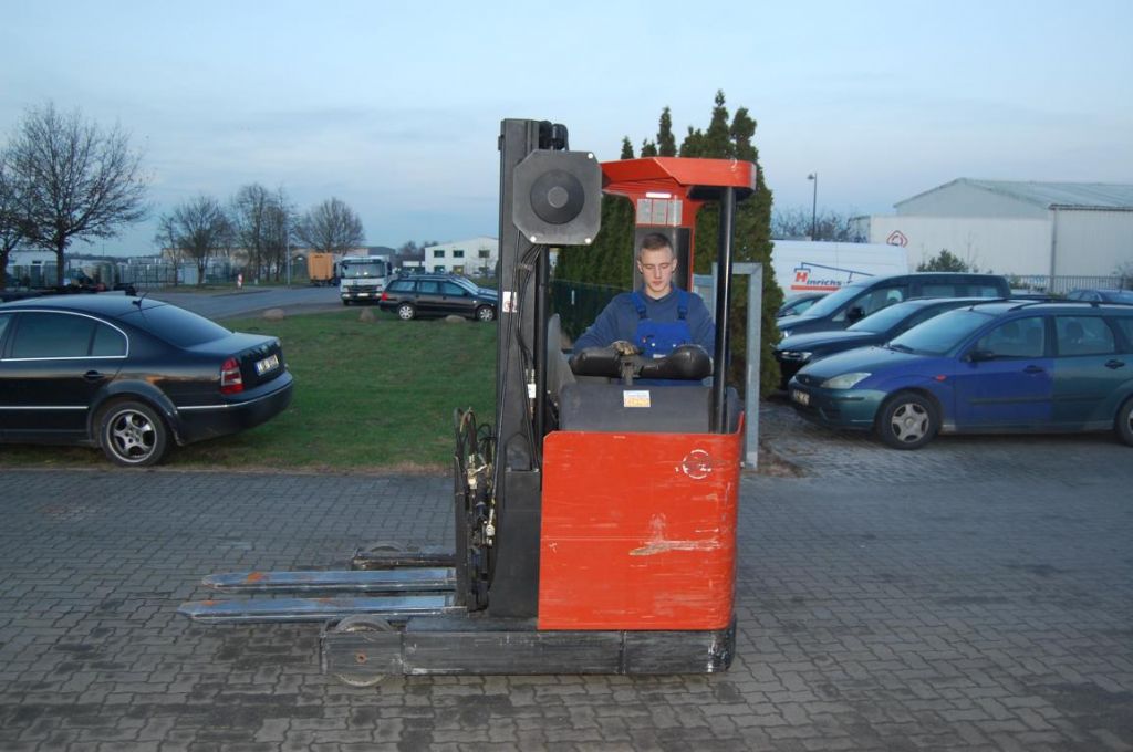 BT RRB1 Reach Truck www.hinrichs-forklifts.com