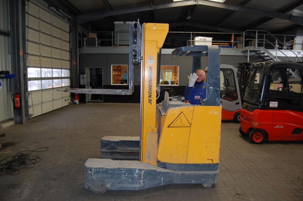 Jungheinrich ETVQ25 Four-way side loader www.hinrichs-forklifts.com