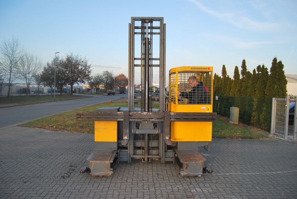 Baumann EVU25-23/08-06 Vierwege Seitenstapler www.hinrichs-forklifts.com