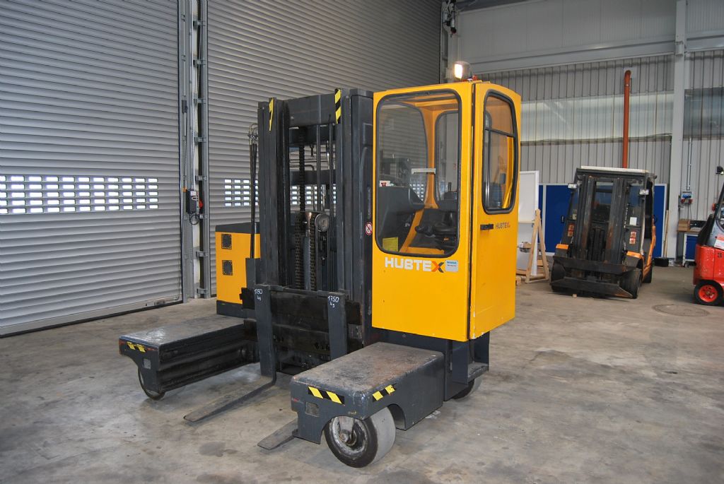 Hubtex MQ35EL-AC(2125) Elevatore 4 vie laterale www.hinrichs-forklifts.com