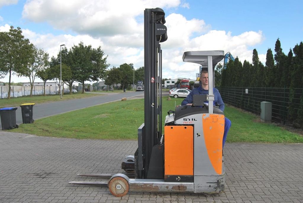 Still FM-X17 Electric reach truck www.hinrichs-forklifts.com