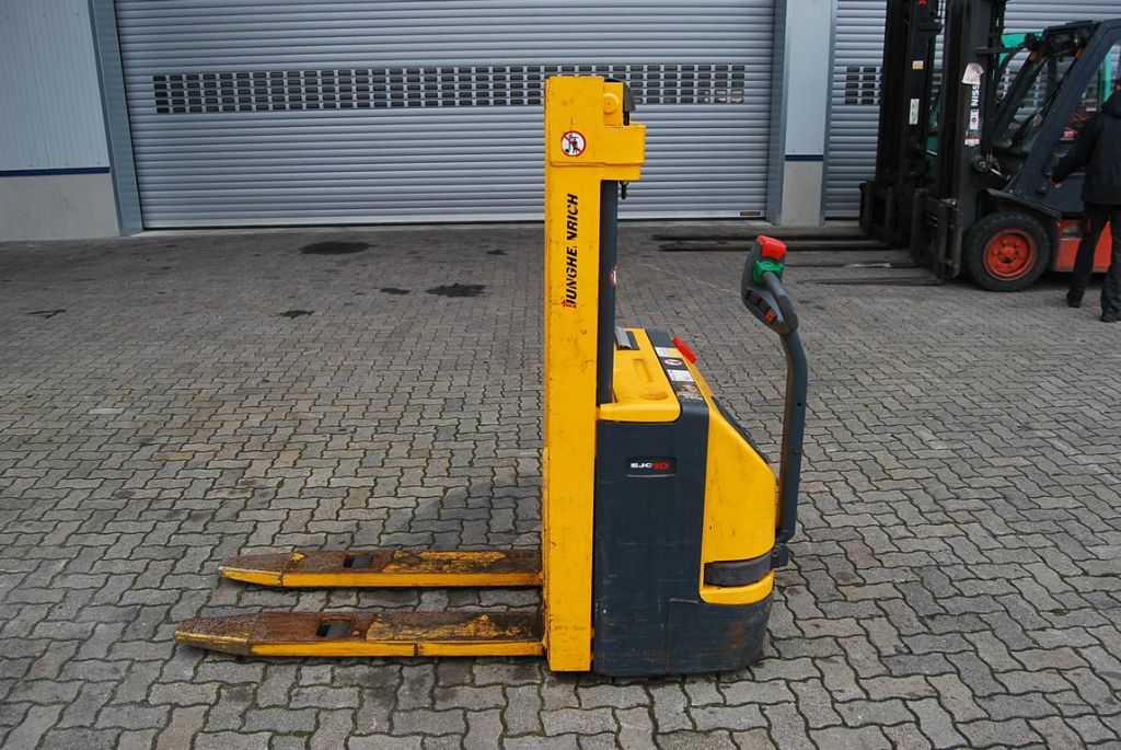 Storage forklifts-Jungheinrich-EJC10