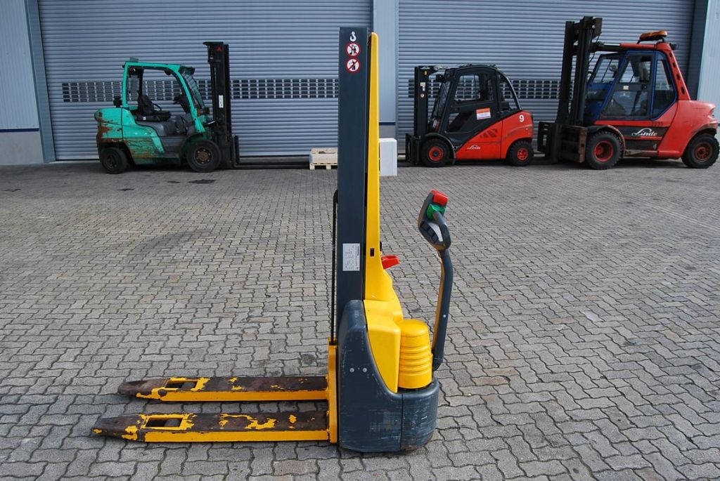 Carrello da magazzino-Jungheinrich-EMC 110