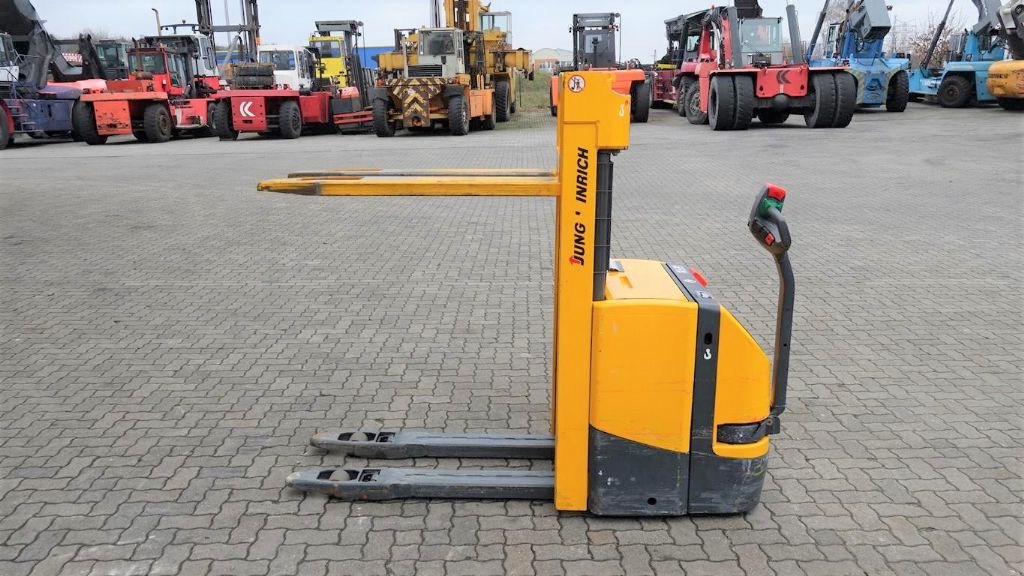 Jungheinrich EJC214/250ZZ Поводковый штабелер www.hinrichs-forklifts.com