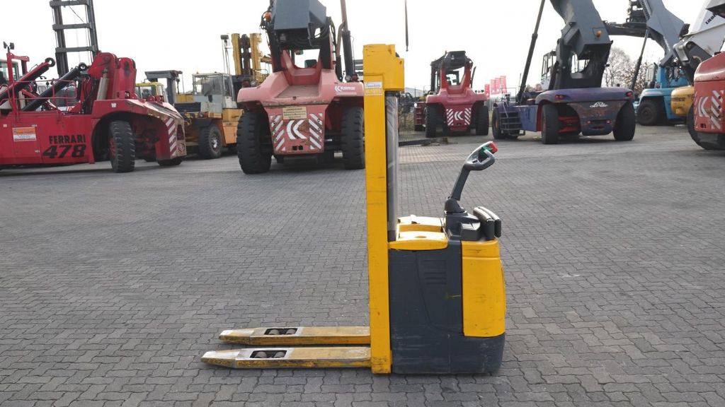 Jungheinrich ERC216/ 1153102T Mquinas con timn www.hinrichs-forklifts.com