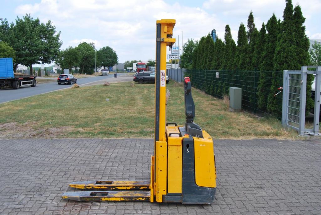 Jungheinrich ERC12G Deichselstapler www.hinrichs-forklifts.com