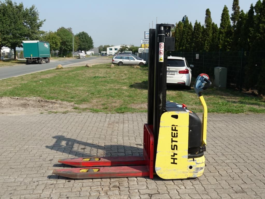 Hyster S1.02820 Pedestrian Stacker www.hinrichs-forklifts.com