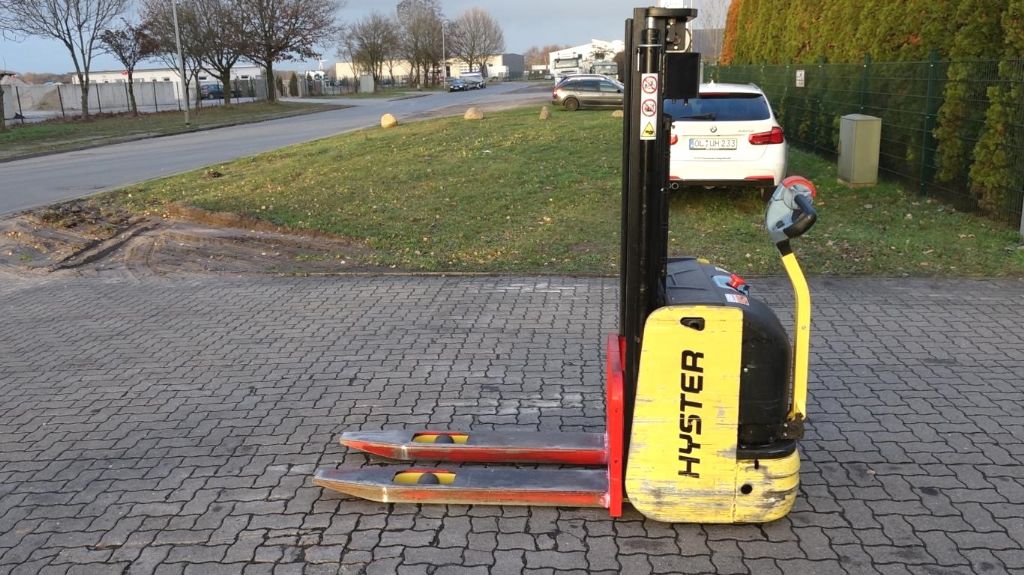 Hyster S1.02820 Deichselstapler www.hinrichs-forklifts.com